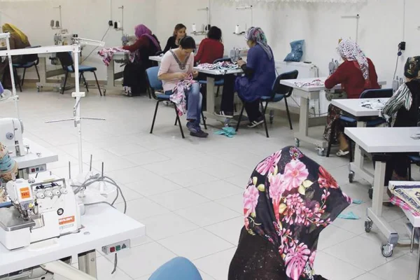 Kurumlar kapatıldı, kadınlar durmadı