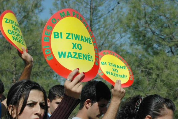 Kürtçe sadece anneler ve yoksullara kaldı!