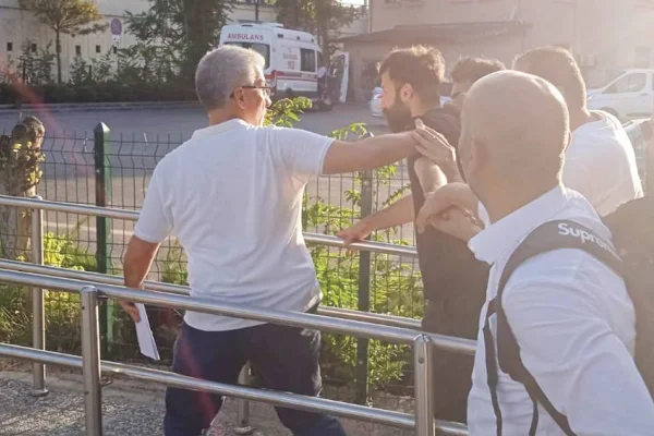 Gazeteci cezaevine dövülerek gönderildi
