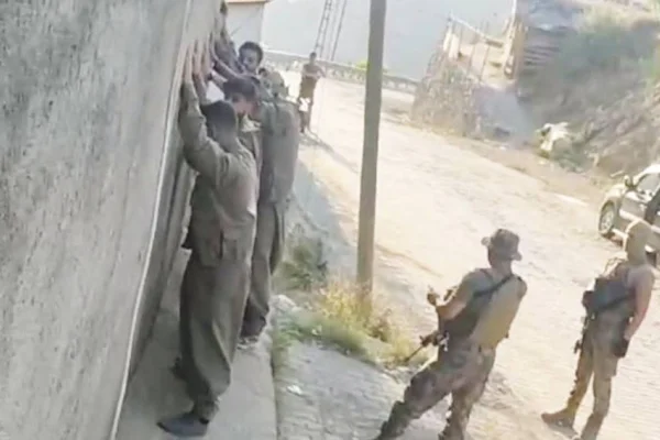 Ulusal kıyafetli çocuklara GBT!