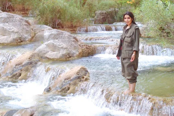 Leyla şafaktan önce sökerdi