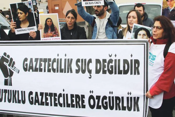 60 gazeteci cezaevlerinde