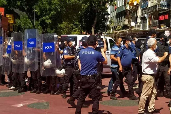 KHK’lilerin yürüyüşüne saldırı
