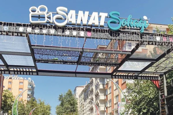Sanat Sokağı kentin sokağıdır