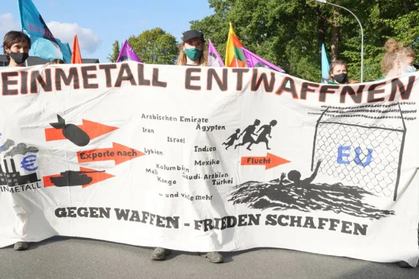 Gençler Rheinmetall önündeydi