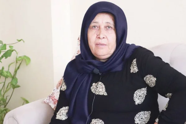 Kendi köyünde ‘izinle’ kalıyor!