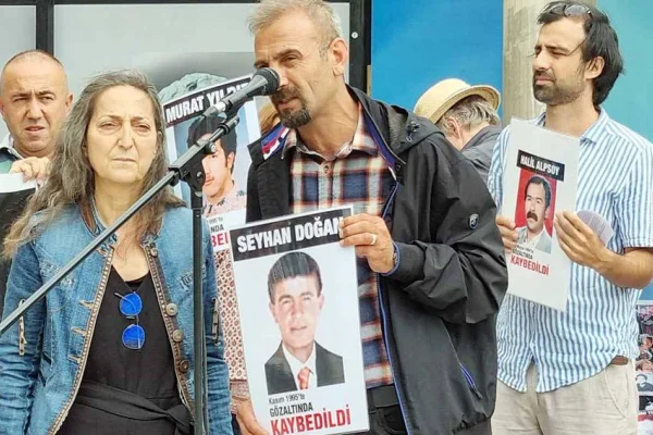 Köln'de Cumartesi Anneleri ile dayanışma eylemi