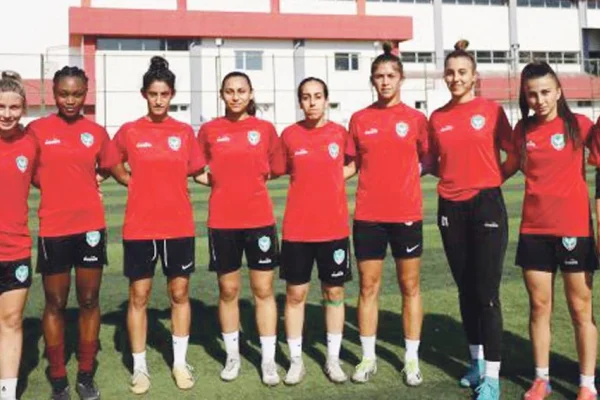 Halk desteğiyle güçlenen kadın takımı