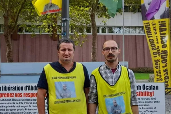 Nöbeti gençler devraldı