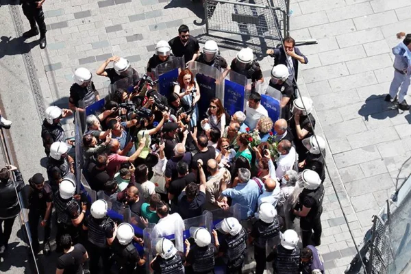 Hem kayıplarını hem meydanlarını istiyorlar