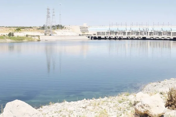 Fırat Nehri’ni kuruttu!