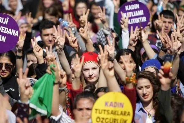 Genç kadınlar umutsuz