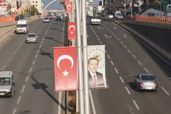 Posteri inmesin, milyonlar harcansın!