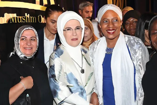Emine Erdoğan ve Filistinli çocuklar