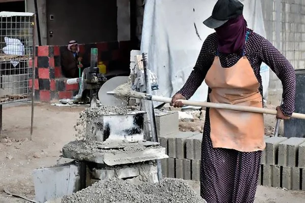 Briket de yaparım kalıpları da kırarım