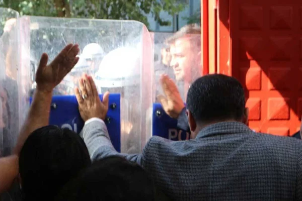 Cizîr'de kayyum protestosu