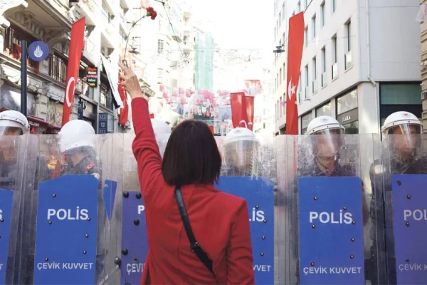 Cumartesi Annelerine polis kuşatması