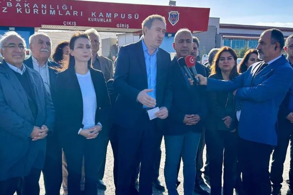 Siyasi rehineleri serbest bırakın