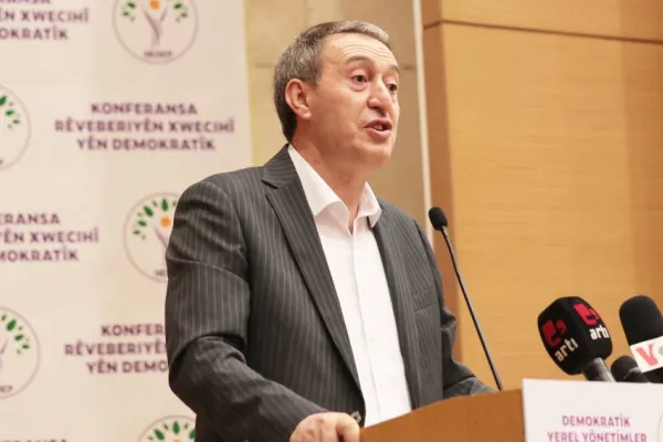 Belediyeleri ganimet görüyorlar
