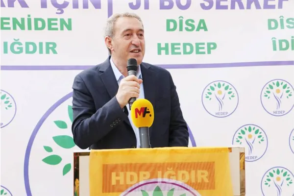 Bu cumhuriyet epey lekelidir