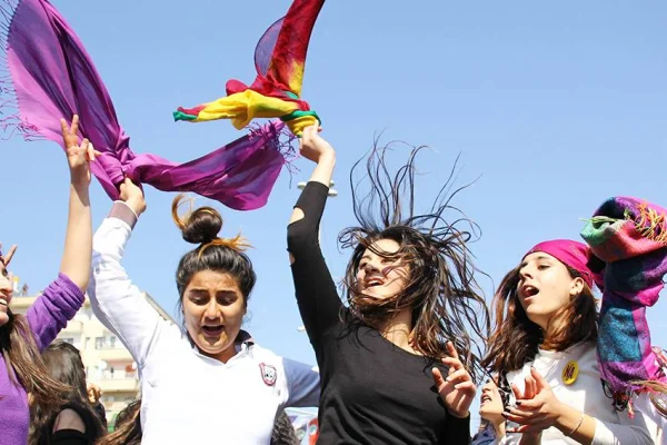 Dünya yerinden oynar, kadınlar özgür olsa…