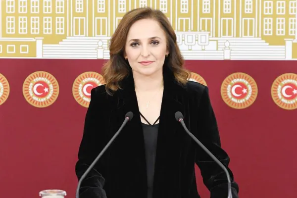 Yeni kumpas da aşılıyor
