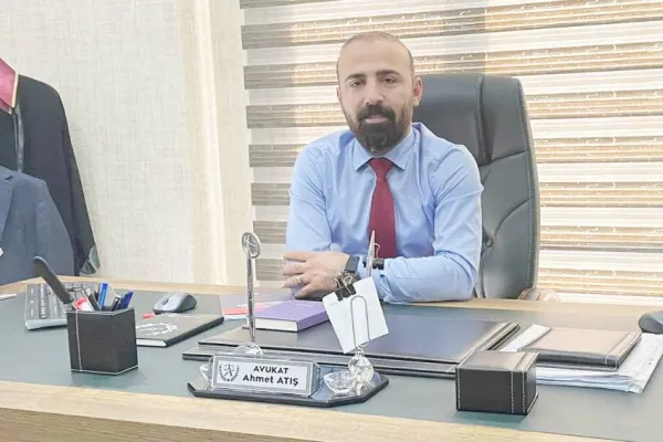 Kürtçe konuşan avukata asker saldırısı