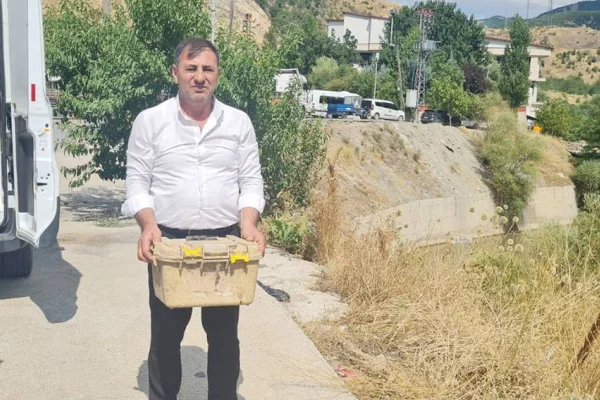 Kafamı defalarca araca vurdular