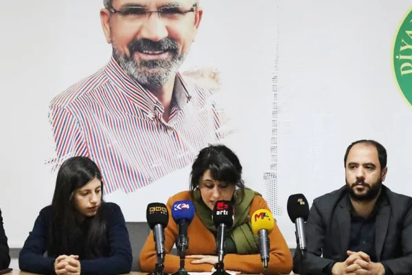 İktidar adım atsın