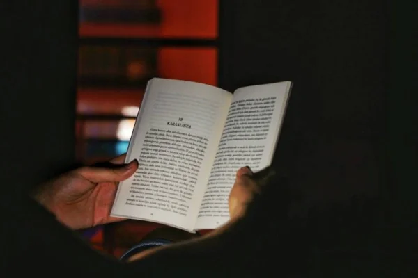 2 saat televizyon 27 dakika kitap