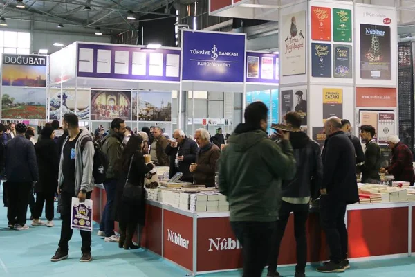 Kitap Fuarı'na 3 günde 150 bin ziyaretçi
