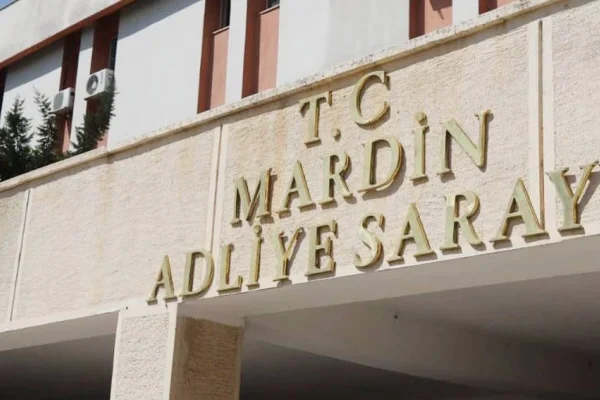Hakim okul basıp öğrencileri aldırdı
