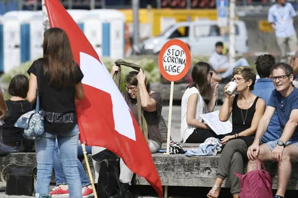‘Korona yalanına ve maskeye hayır!’