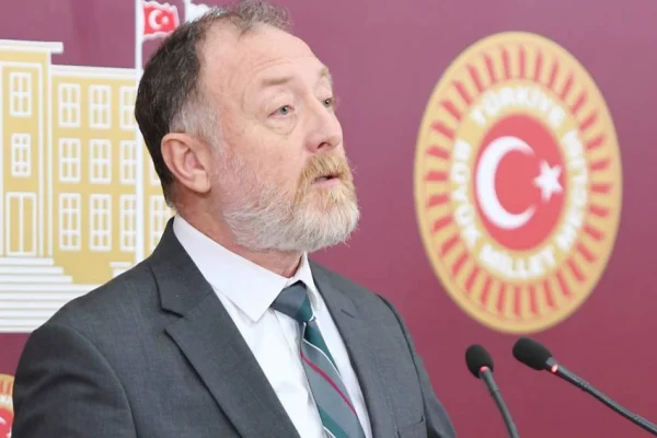 Savaş ve Saray'dan tasarruf edin