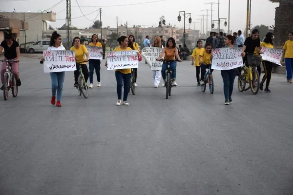 Hesekêli gençler şiddete karşı pedal çevirdi