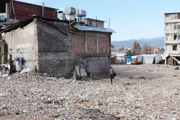 Sarılan yara da tutulan söz de yok