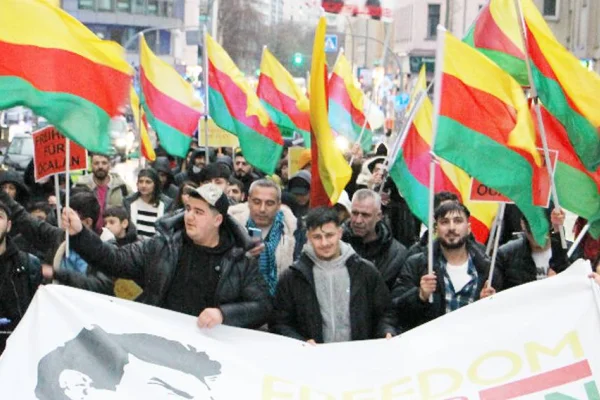 İki başkentte ‘Özgürlük Yürüyüşü’