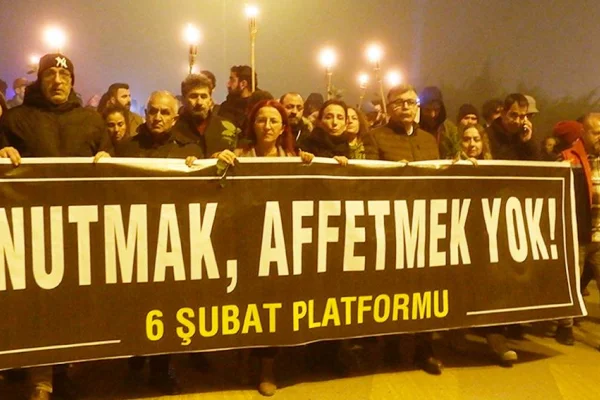 Deprem kurbanları unutulmadı