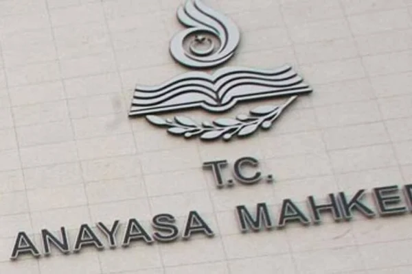 AYM başvuruları çeviriyor