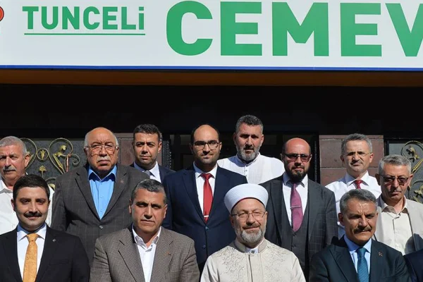 Diyanet: Cemevi siyasi bir oluşum