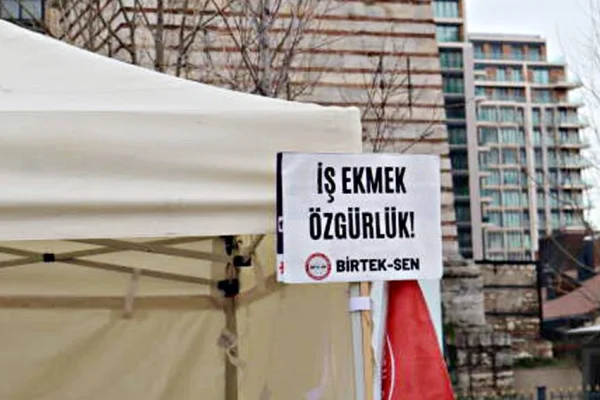 İşçi kadınlar patronlara karşı