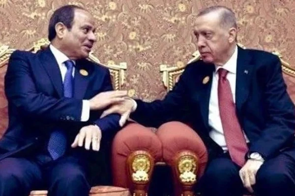 Erdoğan Sisi’nin ayağına gitti