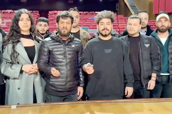Dili de yasaklayan barbara bakın siz!