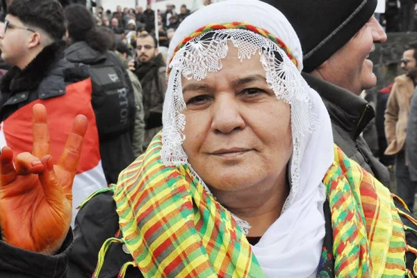 Hala dimdik, 90’lı yıllardaki gibi
