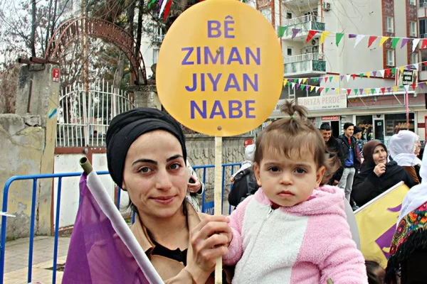 Yasak, ikiyüzlülük ve direniş çemberinde Kürtçe yasağı