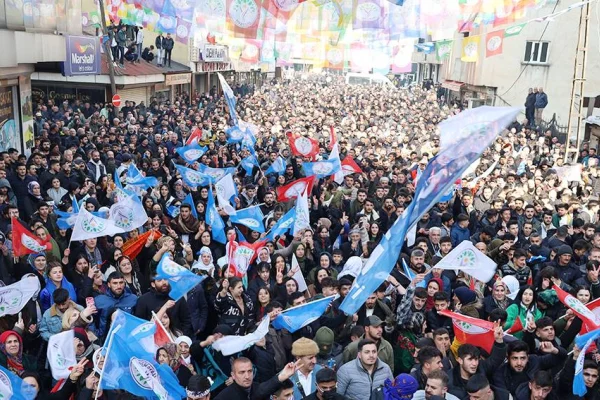 İki koldan halkla buluşma