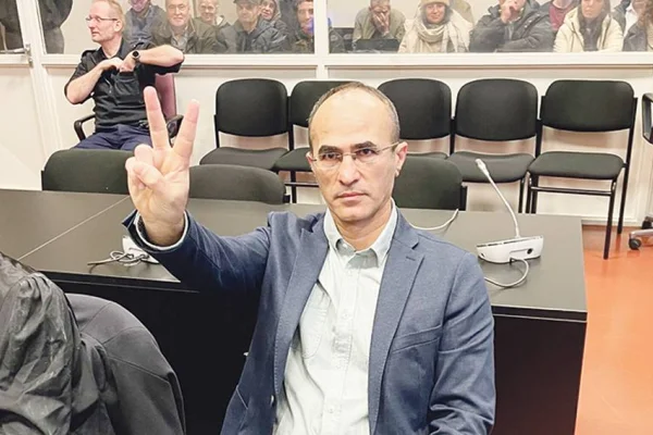 Hakim dinlemiyor bile
