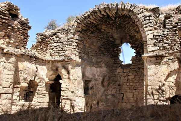 Habab Manastırı yok oluyor