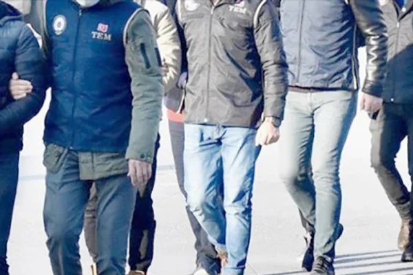 İstanbul’da üç kişi tutuklandı