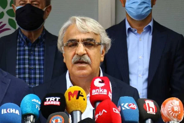Kaybettikçe saldırıyor